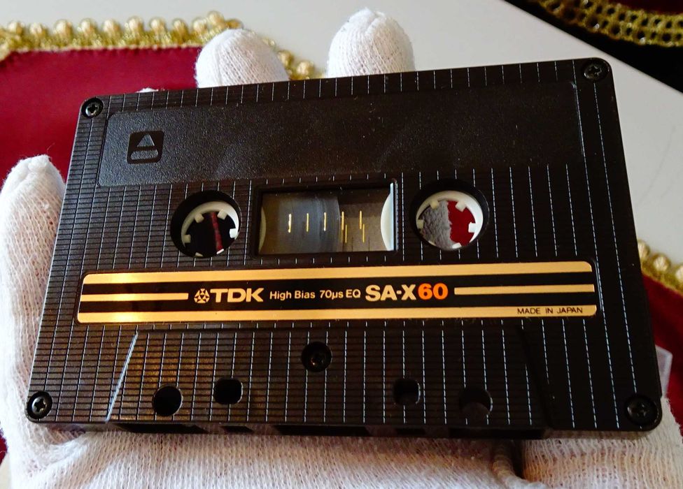 Аудиокасета TDК High Resolution с брейк музика.