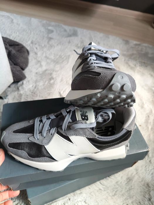 New Balance 327 gri închis cu logo alb mărimea 36.5 noi originali