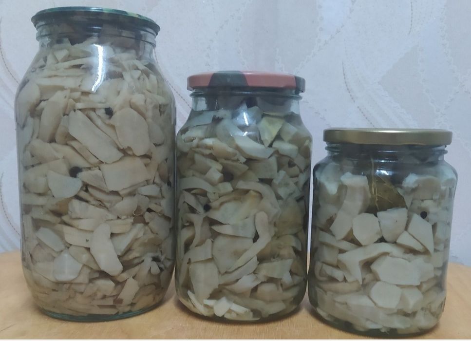 Грибы маринованные