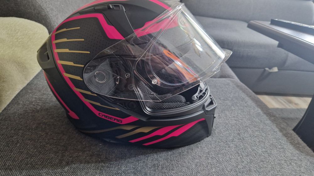 Каска модел Caberg Avalon.