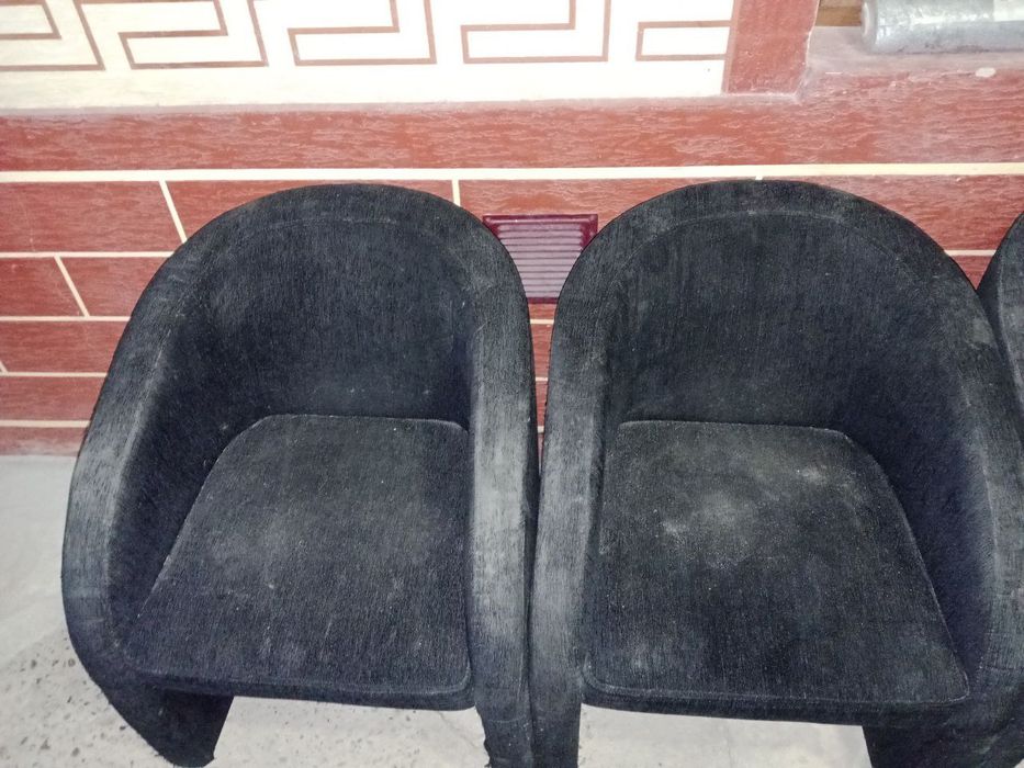 Продаются кресла 3 штуки в среднее отличном состоянии