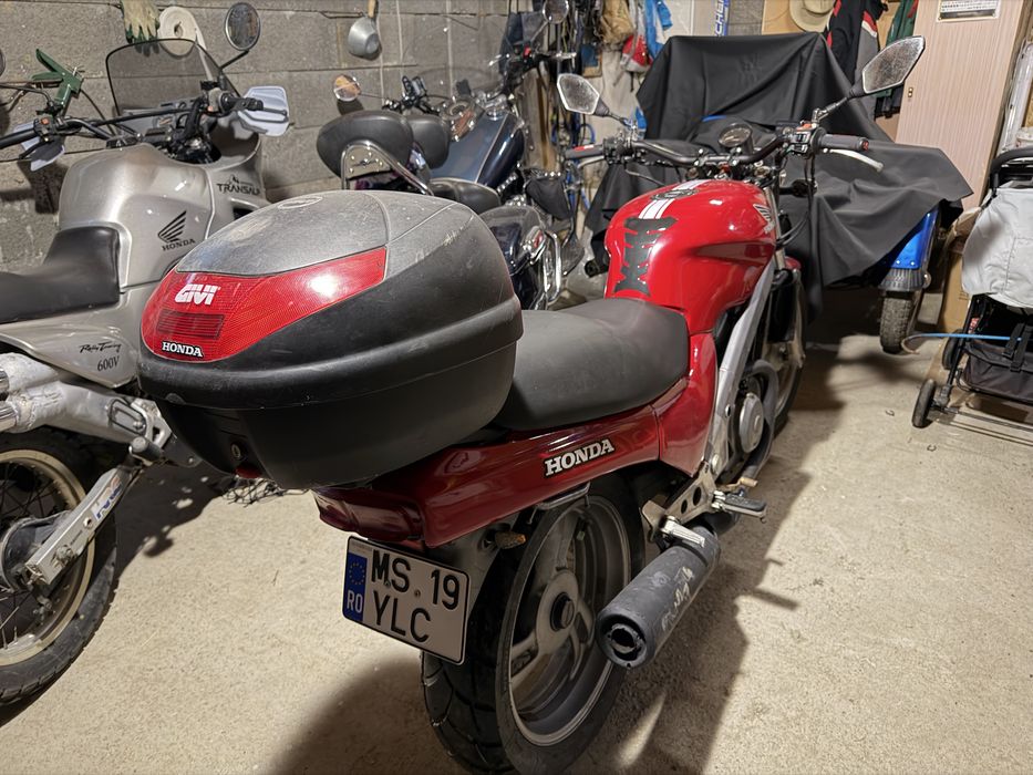 Honda ntv 650 revere