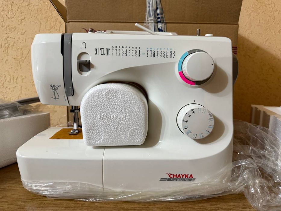 Электрическая швейная машинка “Chayka”