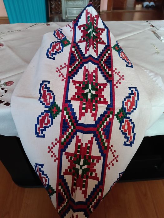 Fete de perina de peste 100de ani...100 lei bucata