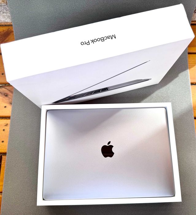 Apple MacBook Pro 13" (2020) i5 16GB RAM 1TB SSD, Space Grey