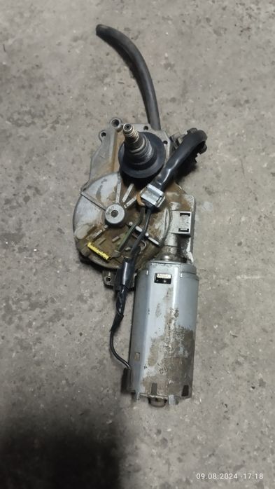 На нольф 3 универсал  моторчик дворника продам