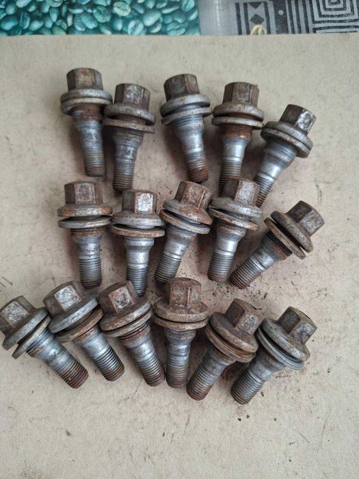 Пежо Ситроен оригинални 16 бр. Peugeot Citroen болтове за лети джанти