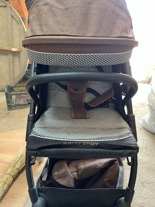 коляска детская.        .