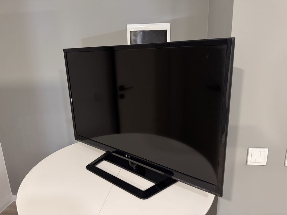 Телевизор LG 42 диагональ