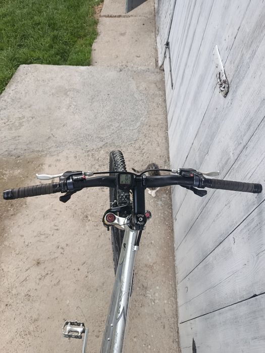 Vând bicicleta nishiki full suspensie