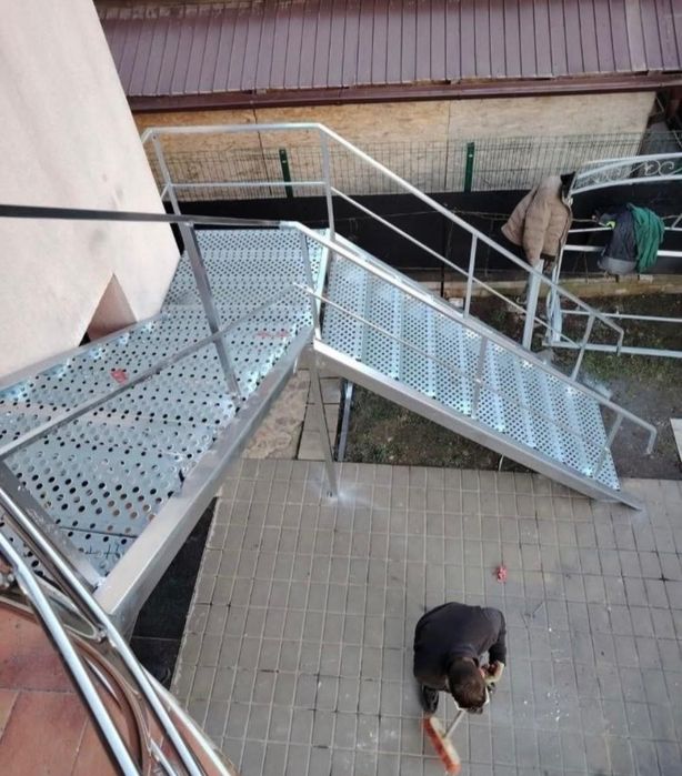 Scări metalice zincata