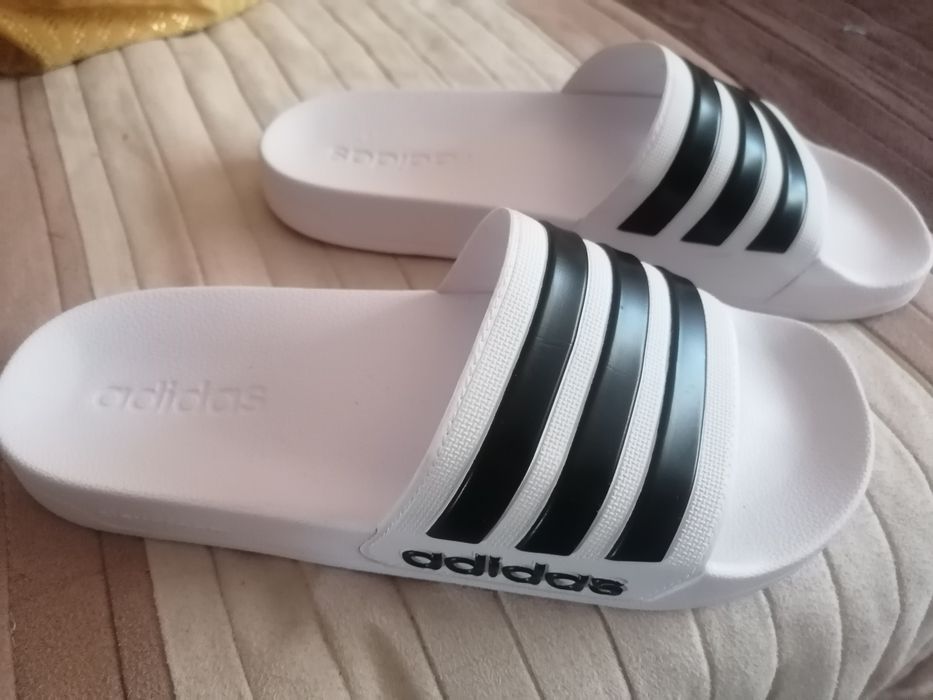 Papuci noi originali