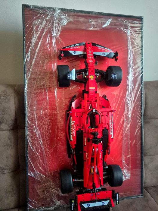 Лего Формула 1 Ferrari SF-24 + рамка держатель