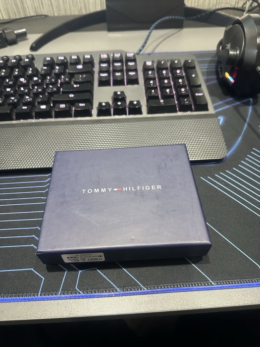 Продам портмоне Tommy Hilfiger