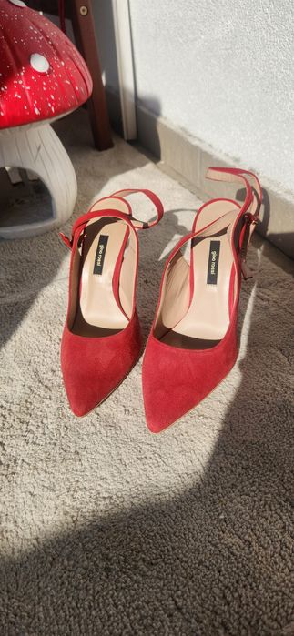 Pantofi cu toc noi