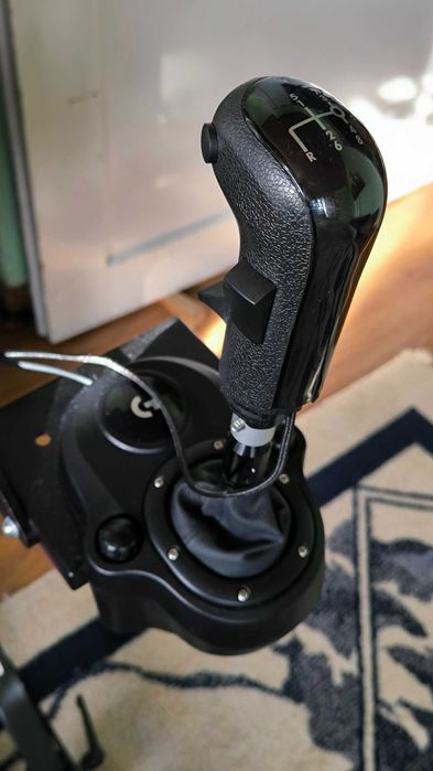 Волан с педали, скоростен лост Logitech G29