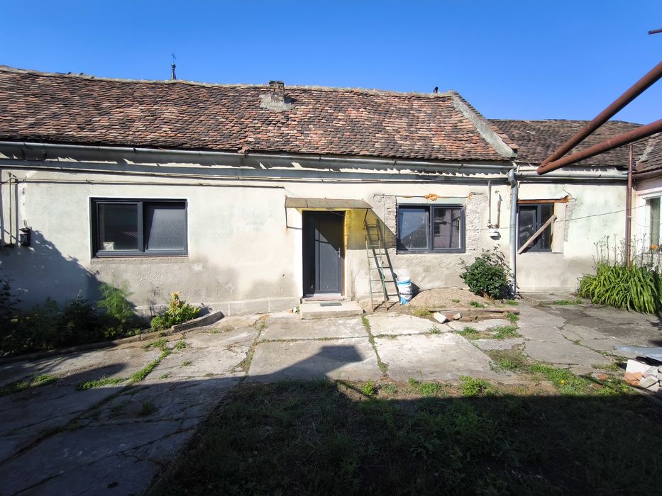 Apartament la casă - zonă centrală