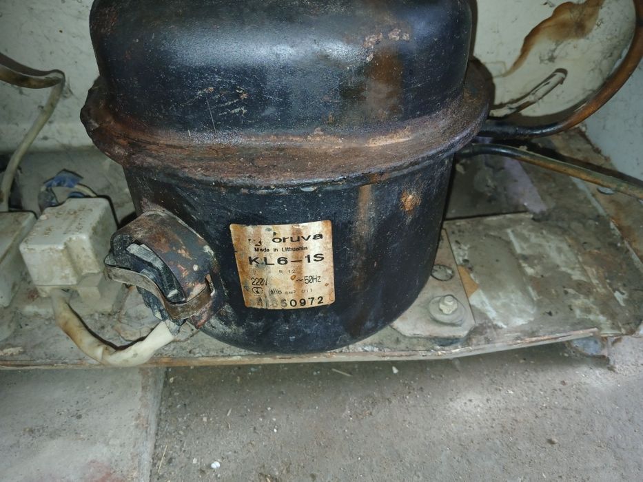 Холодильник сотилади