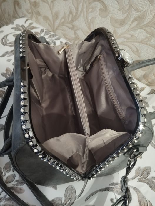 Сумочка новая продам