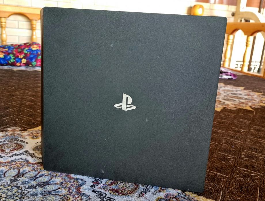 Sony PlayStation 4 Pro (PS4 Pro)