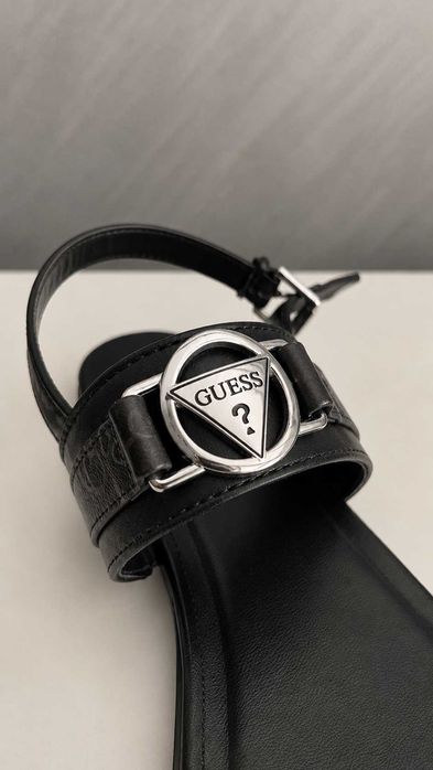 Дамски Сандали Guess - 2 Модела с Лого и Капси