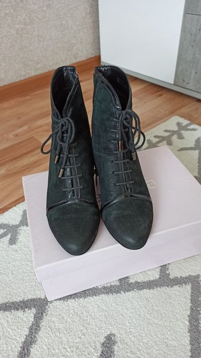 Продам ботиночки женские