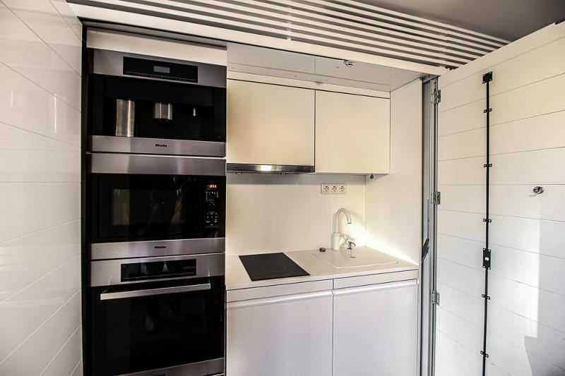 Дава се под наем Двустаен апартамент в София, Център - 75 кв.м за 750 € - Снимка #3