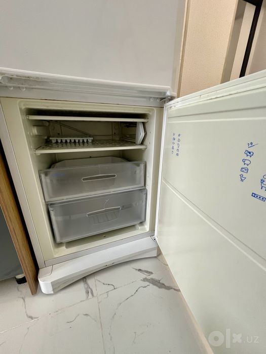 Холодильник Indesit