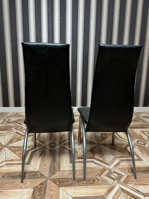 Стул кожжаные есть 6 штук