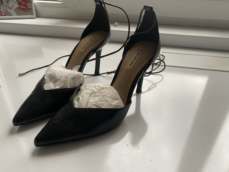 Туфли на завязках