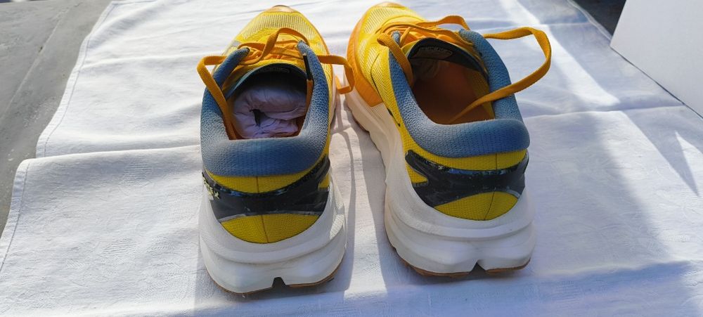 Vând pantofi sport HOKA MAFATEX