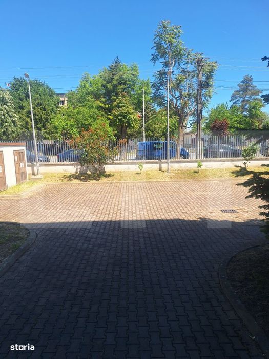 Cladire de birouri / spatii comerciale,