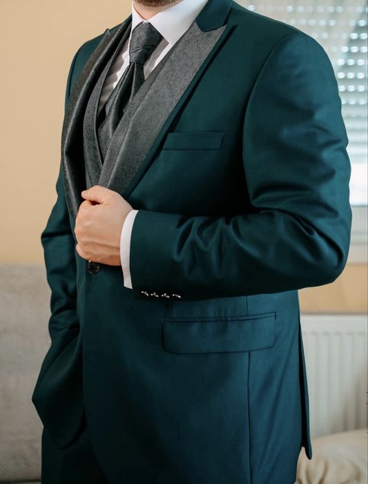 Costum verde inchis barbati