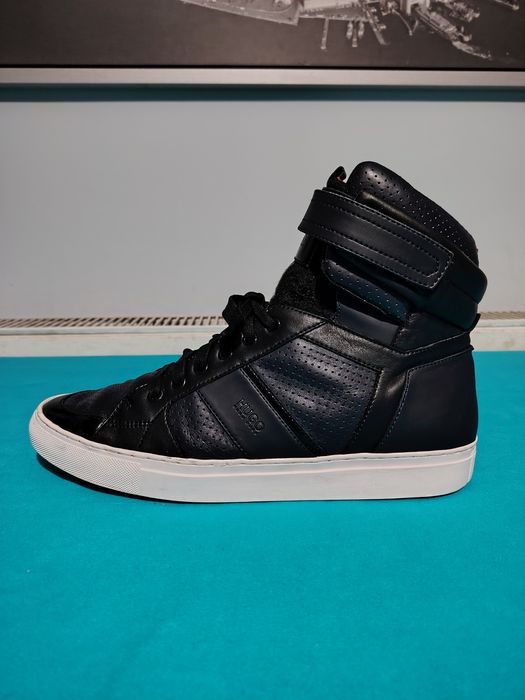 HUGO BOSS Fuster Mid Sneaker mărimea 45, interior 29,5 cm, cu un mic defect se vede în ultima poză