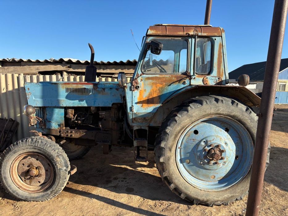 Трактор МТЗ-80 .