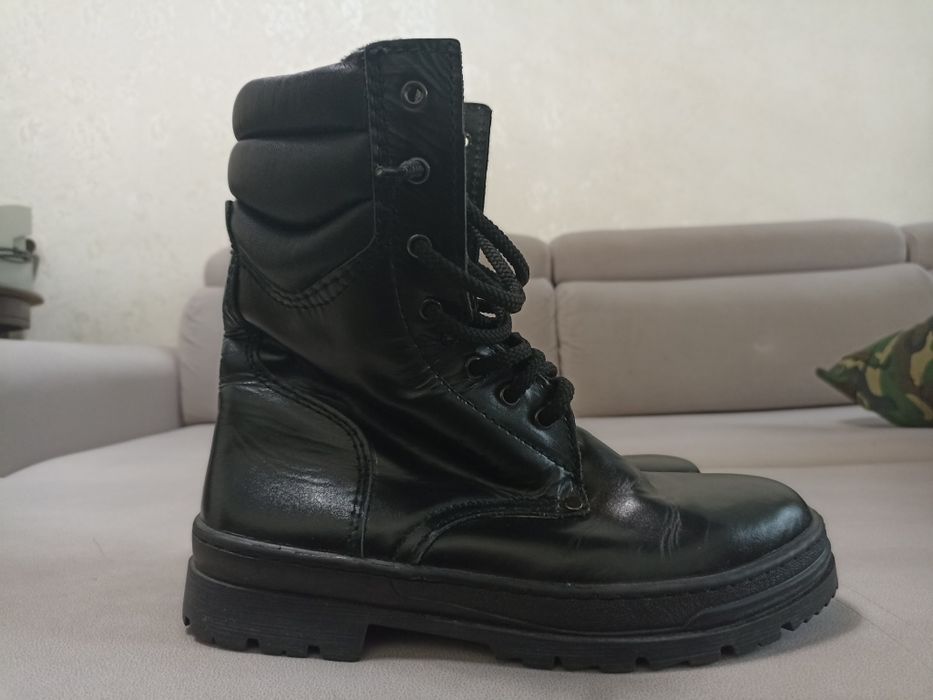 Продаю военные берцы.