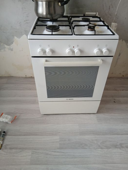 Продам газовую плиту .Bosch