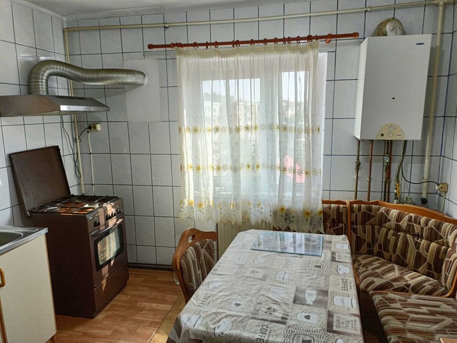 Închiriez apartament cu 3 camere pe str. Neagoe Vodă