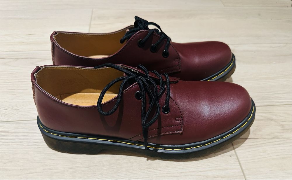 Dr. Martens, Кожени обувки 3 дупки