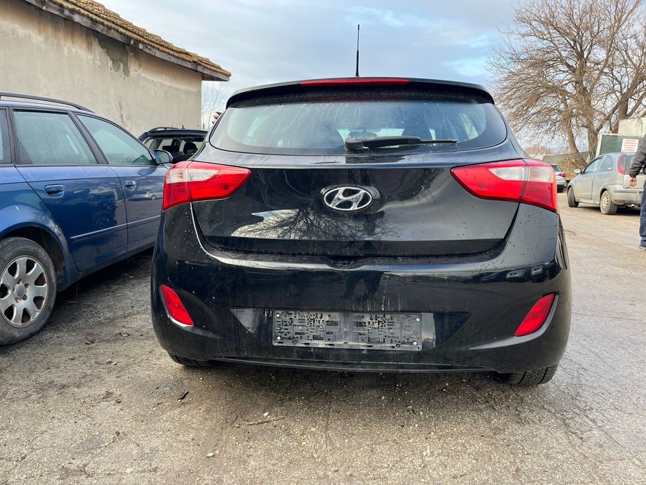 На части HYUNDAI i30 1.4 CRDi DOHC 16V 2012год бензин