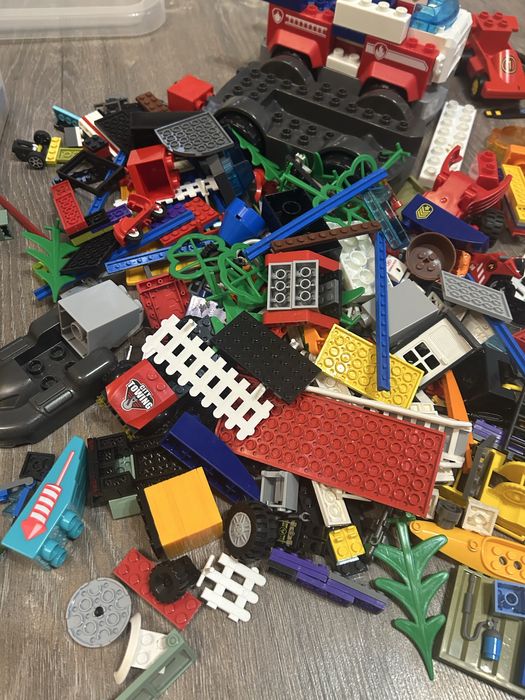 Лего части,човечета,коли…