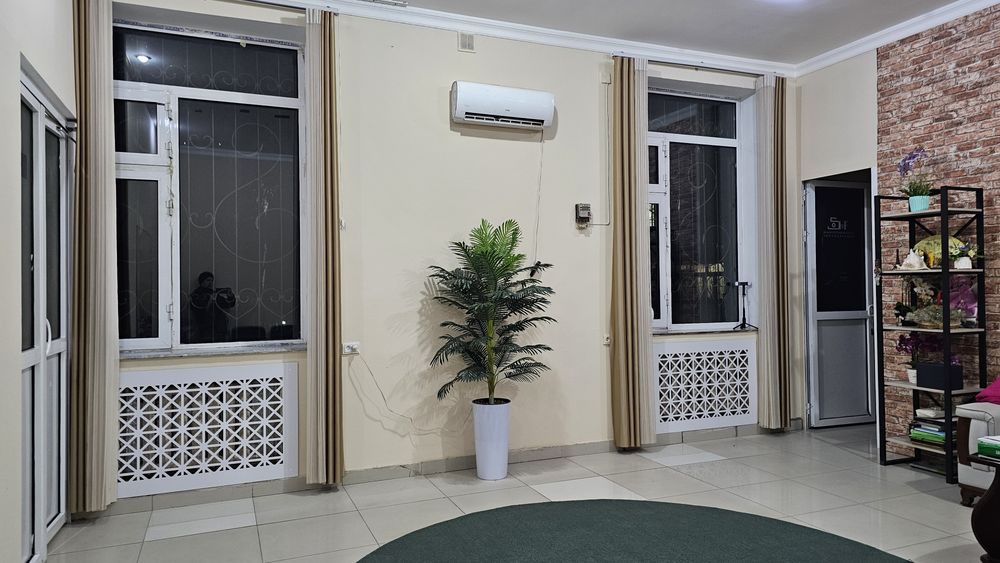 Аренда офис  42 м.Кв первая линия Мирзо Улугбека Орентир Кафе Т-bone