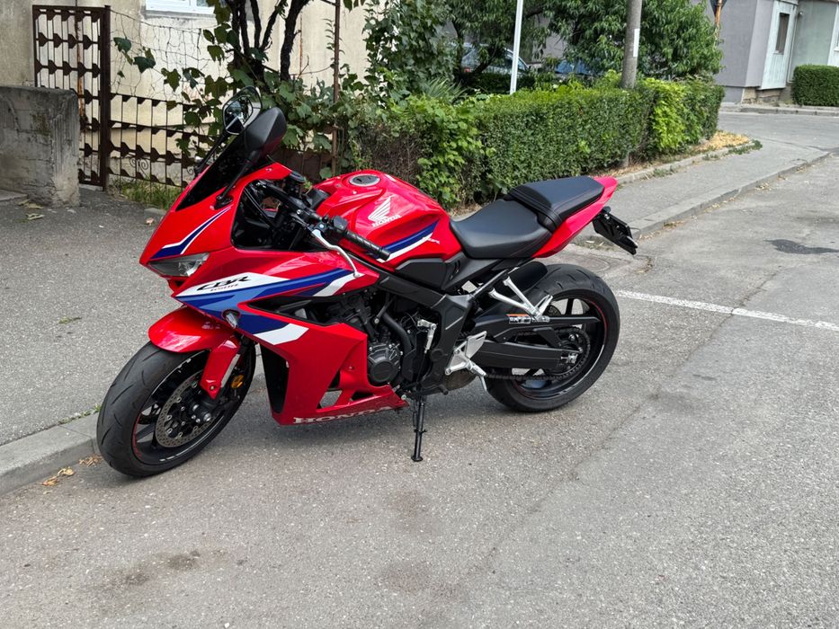 Honda CBR650R E-Clutch 2026 – 2.200 km – Cesiune leasing TOYO Finance