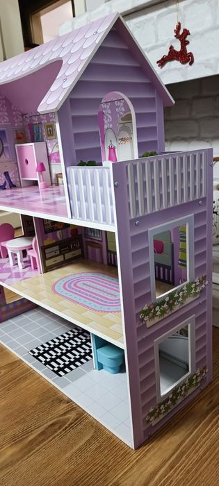 Къща за кукли с обзавеждане