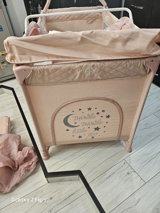 Продавам детска сгъваема кошара Loreli