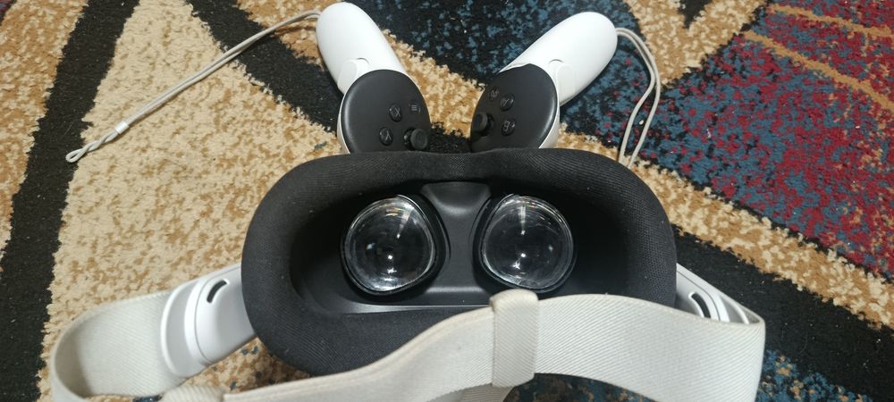 Vând ochelari vr Meta quest 3s