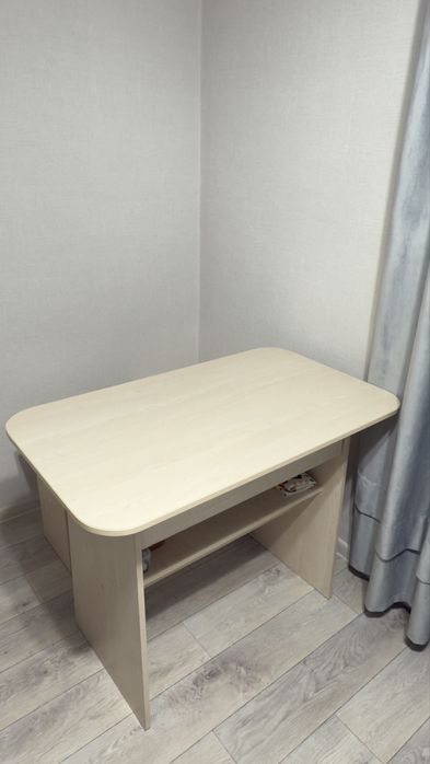 Продам кухонный стол