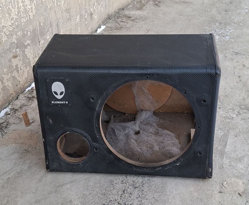 Продам пустой короб для сабвуфер для буфер 12 дюйм 30см