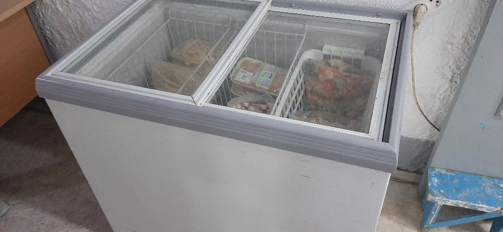 Продам витриный холодильник и морозилку