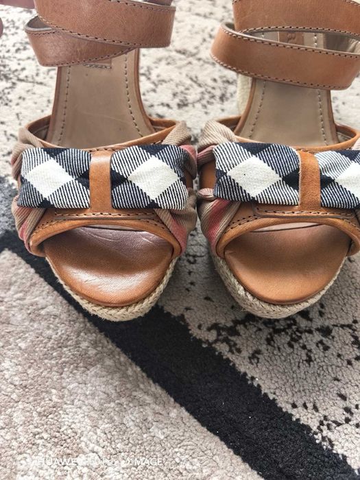 Burberry сандали на платформа